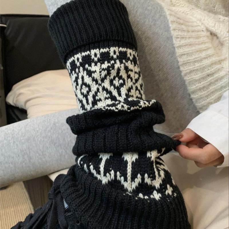 Retro Fel Island Chunky Socks - Thick and Warm Wool Leggings for Autumn and Winter - Grey Diamond Pattern