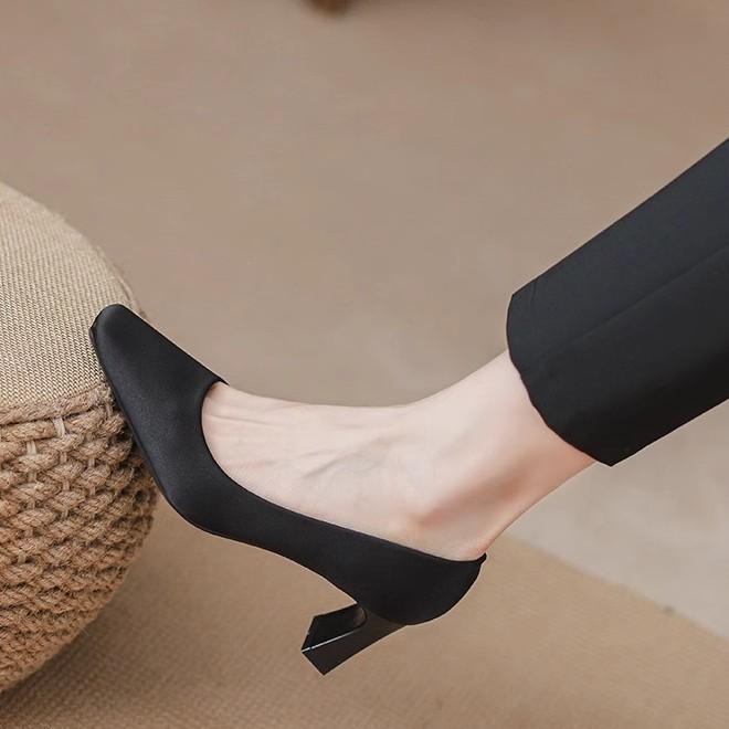 Black high heels women's soft leather French square head retro simple commuting thick heels long standing not tired feet professional work shoes