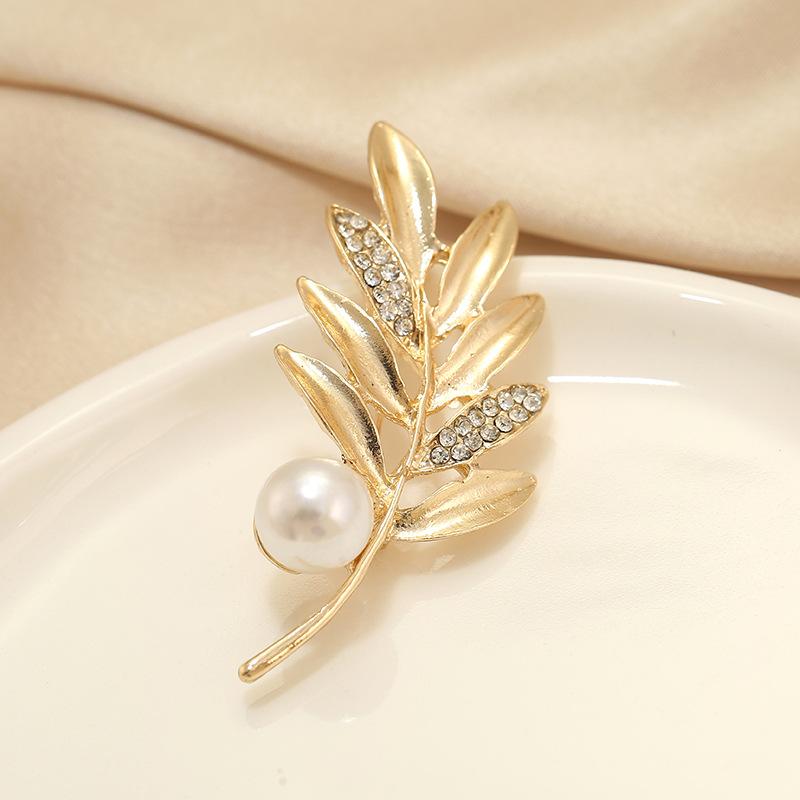 Luxurious Leaf Brooch Women's Design Sense Exquisite Brooch High-end Elegant and Sophisticated Corsage
