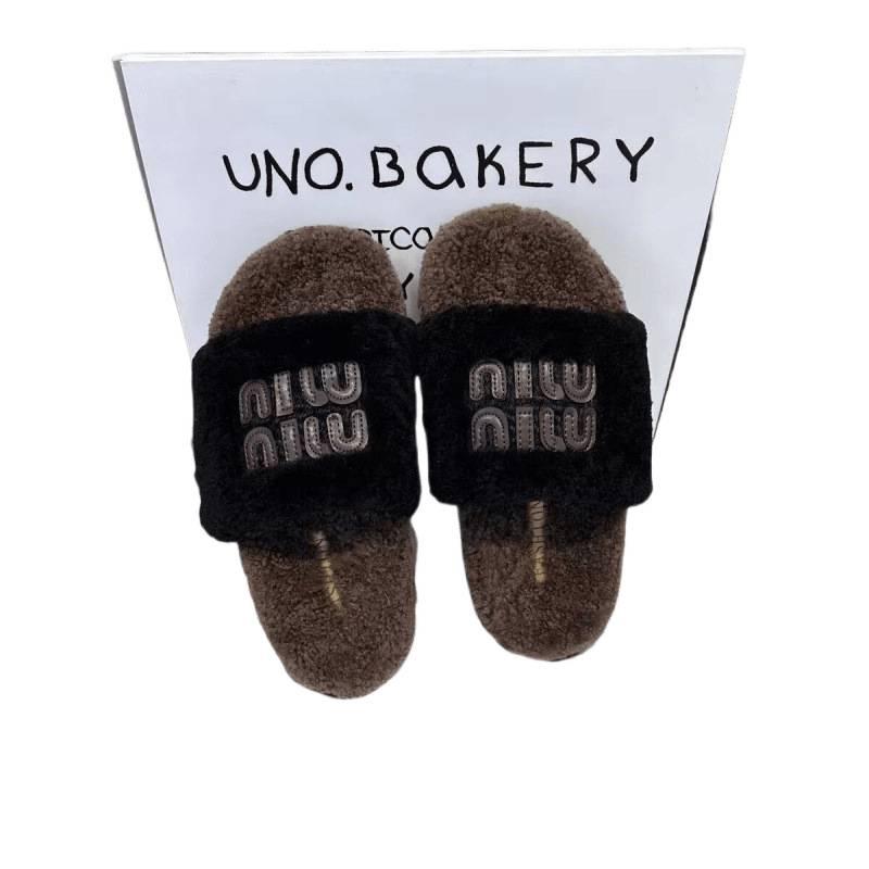 Women's Thick Sole Fuzzy Slippers - European Style, Autumn/Winter Plush Cotton Home Slippers.