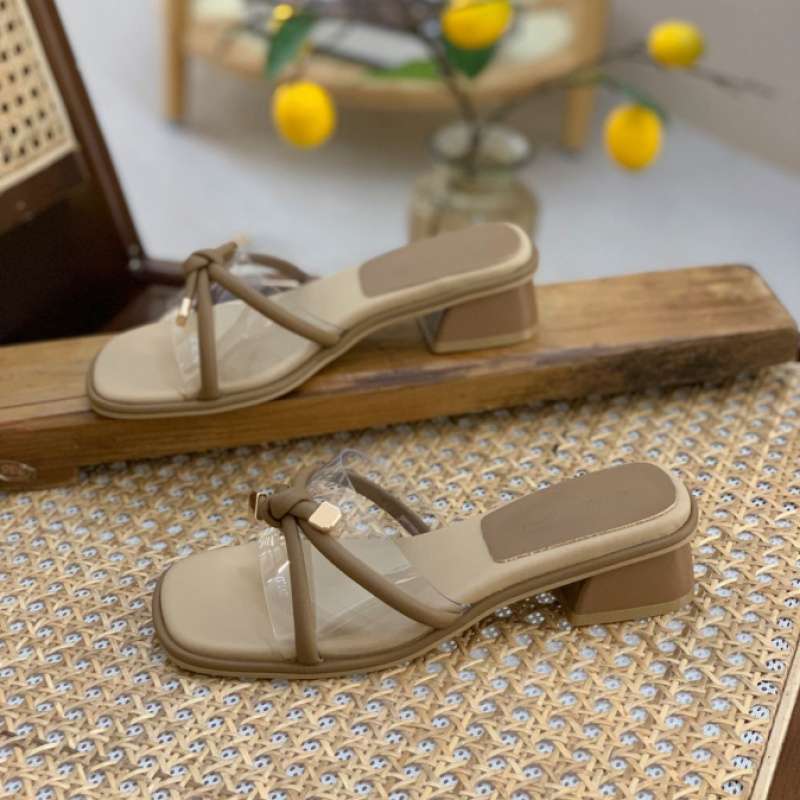 French Thick Heel One-word Female Summer Wear 2025 New Versatile Fairy Style Square Head with Skirt Medium Heel Cool Slippers