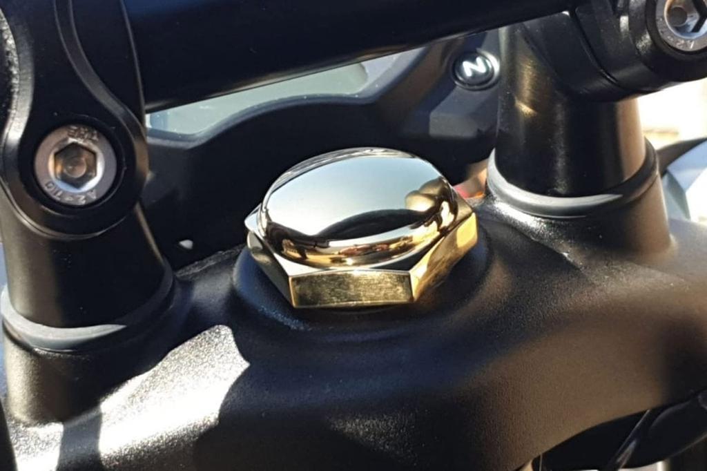 Motone MMU068 Stem Nut Street Twin, Street Scrambler, T100, T120, BOSS Brass,