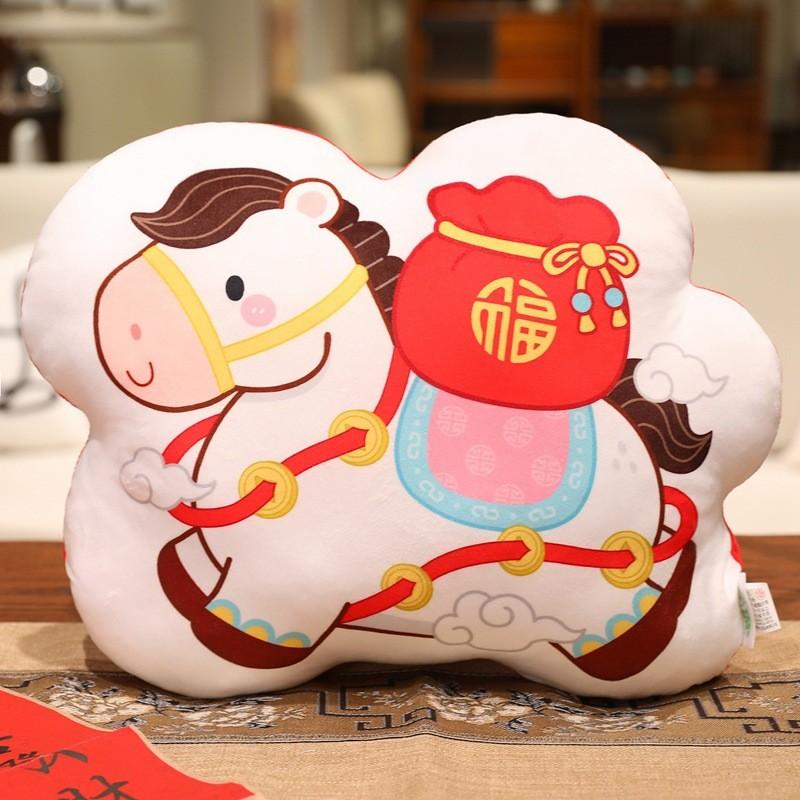 Chinesisches Tierkreiszeichen Jahr des Pferdes Plüschkissen mit Glücksgeld-Design für Geschenk und Dekoration