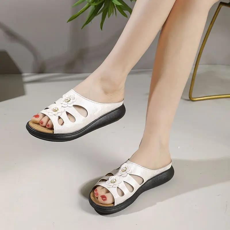 Fashion Woman Slippers Outside Hollow Sandals Vip Casual Top Designs Cheap Liquidation Shoes for Women Non Slip Chic and Elegant Slides