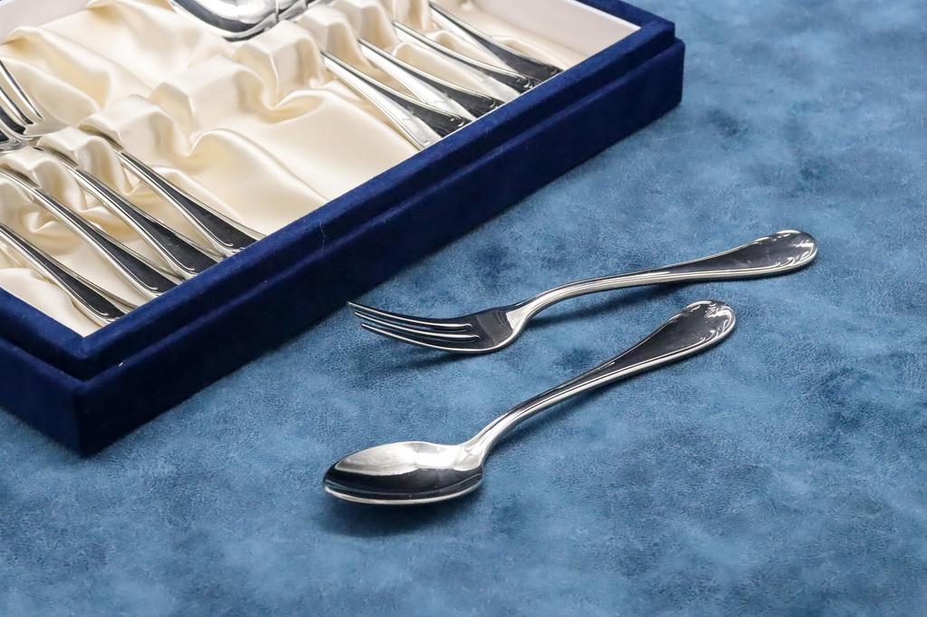 ALFACT Francia Dinner Besteck 10 Edelstahl Made in Japan und Elegantes Rokoko Arabesken Geschenkverpackung Verfügbar Set, Teile, 18-10 Stahl, [Zart