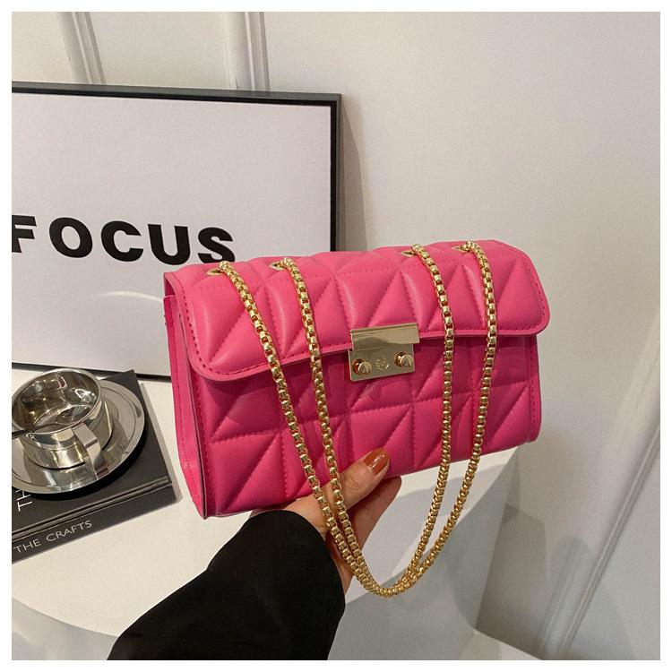 

Сумка-мессенджер Lock temperament простая, однотонная, с цепочкой, подмышечная, маленькая, женская, весна 2024 года, новая, универсальная, корейская версия розы красного