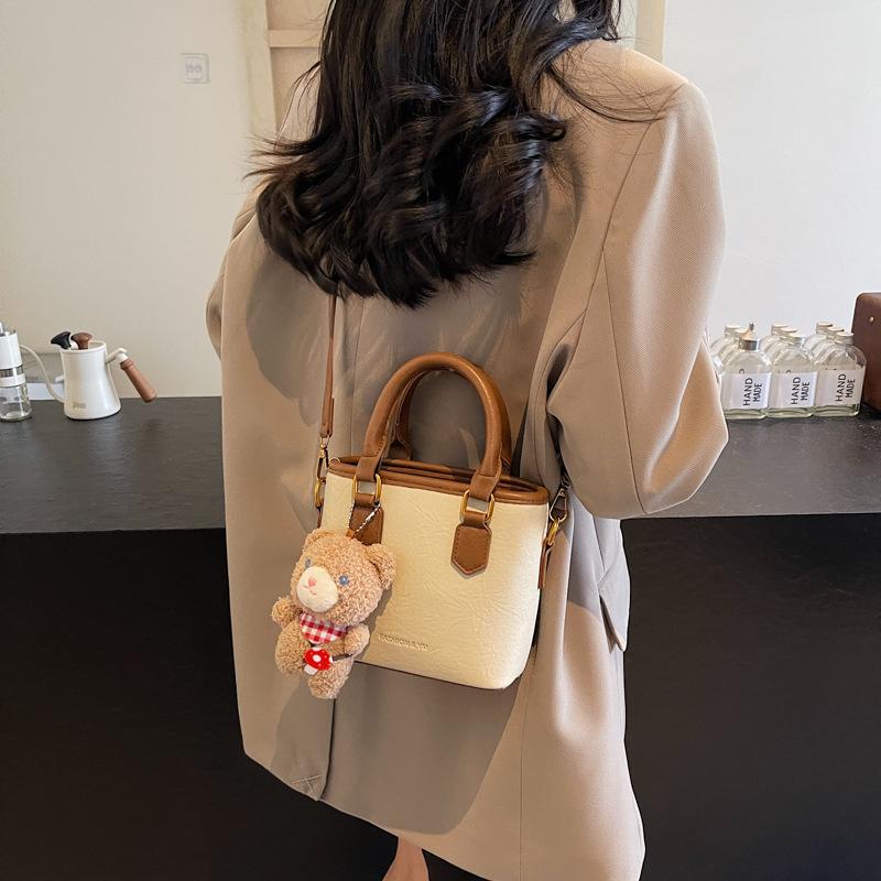 Handbag Women's 2025 New Popular Shoulder Trend Texture European and American Retro Foreign Style Portable Messenger Bag