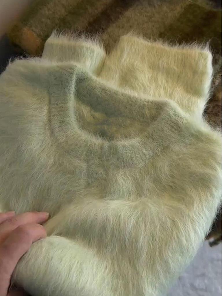 Elegant Green Mohair Sweater for Women - Winter Thickened, Luxurious Feel, Beautiful Mink Wool Pullover