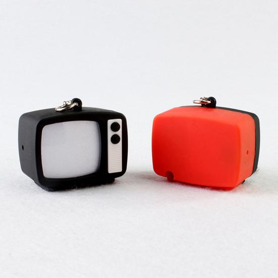Retro TV LED-nyckelring Mini-TV-hänge med ljud, lysande nyckelring, ryggsäcksberlock för mörkersikt, roliga tillbehör
