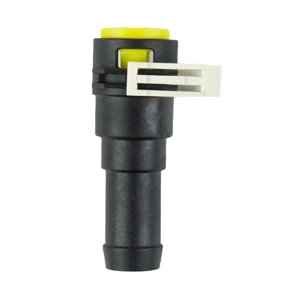 D651-61-240 Connettore Tubo Acqua Raffreddamento Per Mazda 3 04-12 BK BL Per Mazda 6 08-12 GH Per Mazda 5 07-10 CR CW Per Mazda 2 07-10