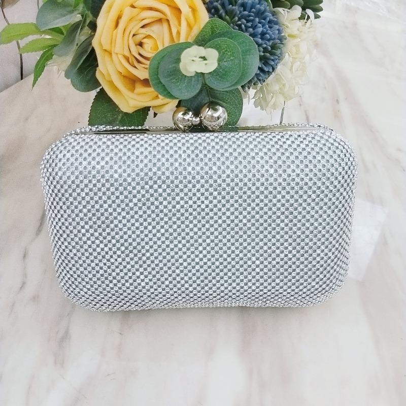 

New diamond-encrusted bead head lock clutch bag cheongsam full of diamonds urban simple portable small square bag срібний