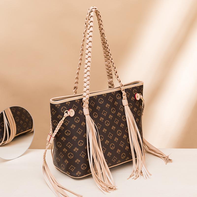 

Retro women s bags, large-capacity tote bags, new trendy woven portable shoulder fringed women s large bags
