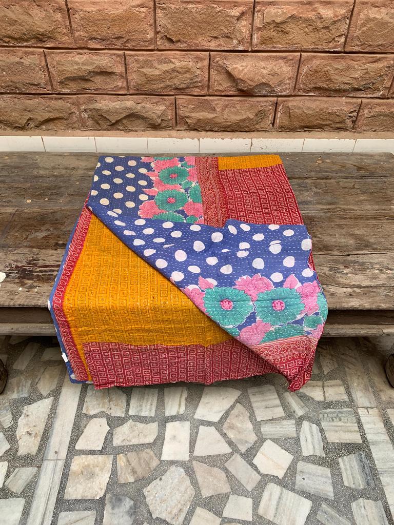 Vintage Kantha Quilt: Handgefertigte Wendbare Baumwoll-Überwurfdecke