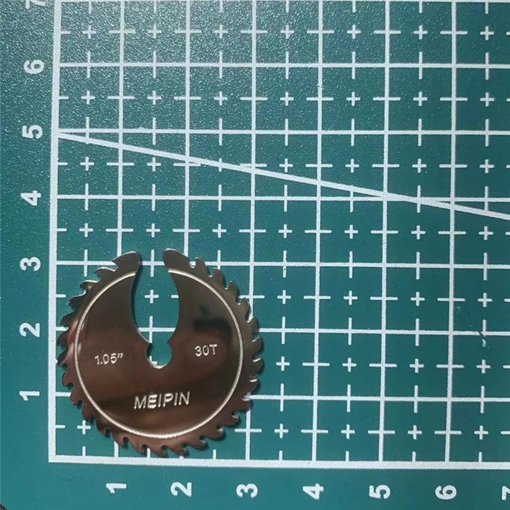 Stylish Sawtooth Gear Ear Clip Fashionable Accessory Hip Hop Sawtooth Gear Ear Cuffs Perfect Gift for Men and Women