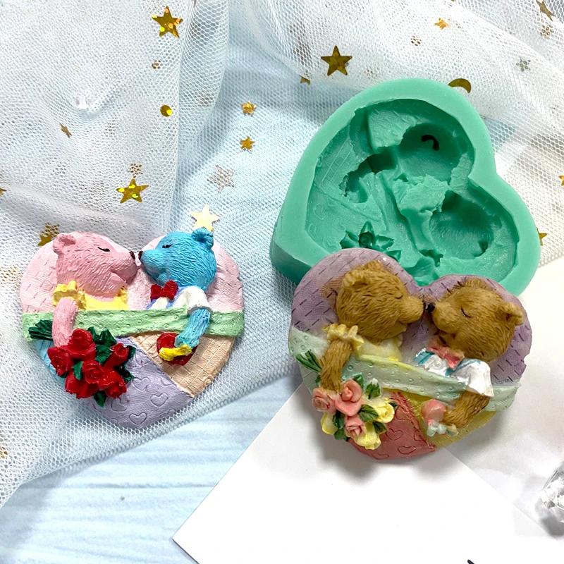 Love Kiss Bear Shaped Silicone Mold Home Wedding Decoration Supplies Baking Props Cookies Chocolate Kitchen Utensils Mould