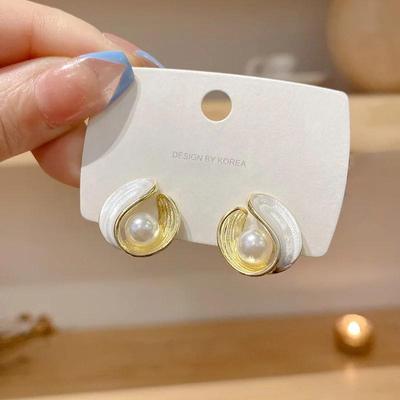 Weiße Emaille-Perlen-Ohrstecker, Vintage-Französisches Design, ungewöhnliche Ohrringe für Frauen, Minderheit, koreanischer Mode-Ohrschmuck