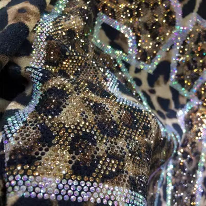 Camiseta básica de talla grande para mujer con cuello alto y manga larga gruesa con estampado de leopardo para otoño