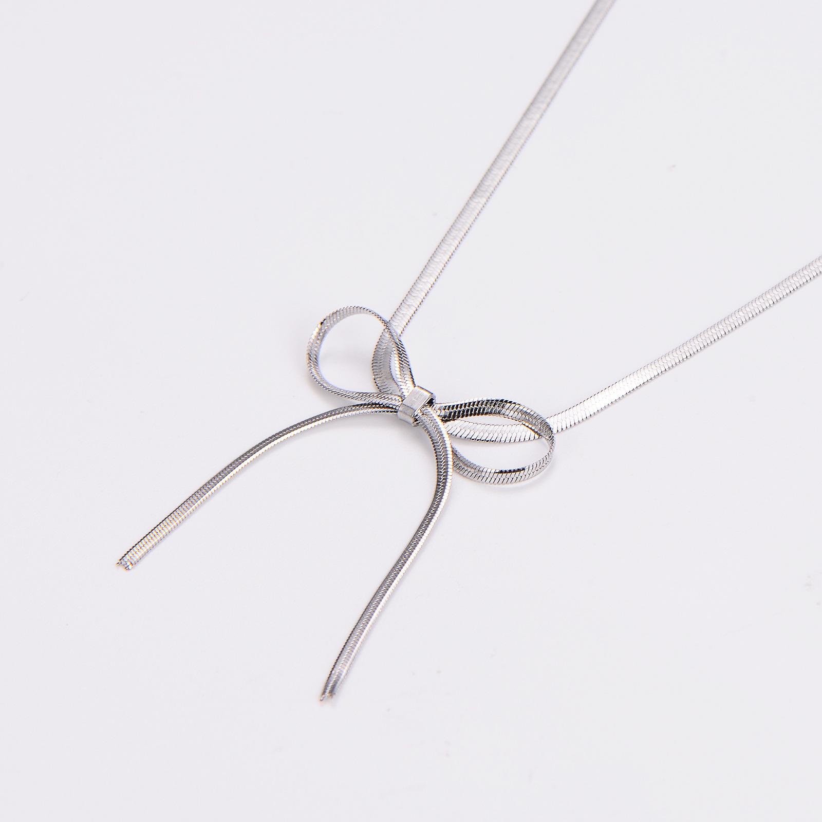 

Titanium steel gold silver snake bone bow necklace, non-fading light luxury collarbone chain jewelry