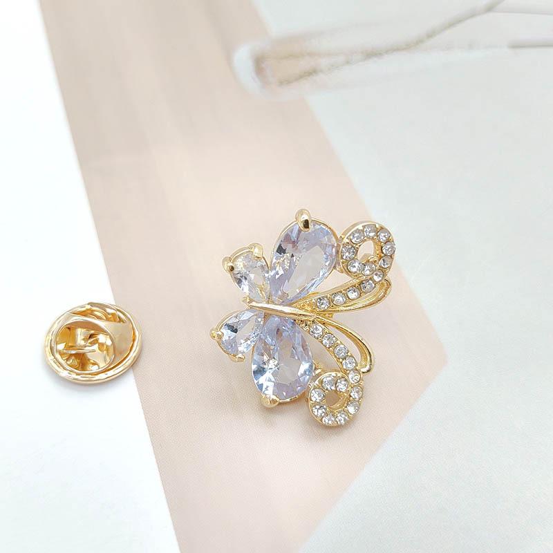 Elegant Butterfly Brooch - Niche Pins for Women, Versatile Fashion Accessories with a Chic Fragrance Style