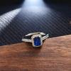 Anello Rettangolare Cultivato Smeraldo Imitazione Retro Lusso Leggero Anello Tesoro Colorato Classico Versatile da Principessa a Quattro Griffes Femminile