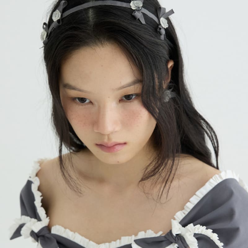 LOVUEE Frost Rose Headband with Gray Bow Details