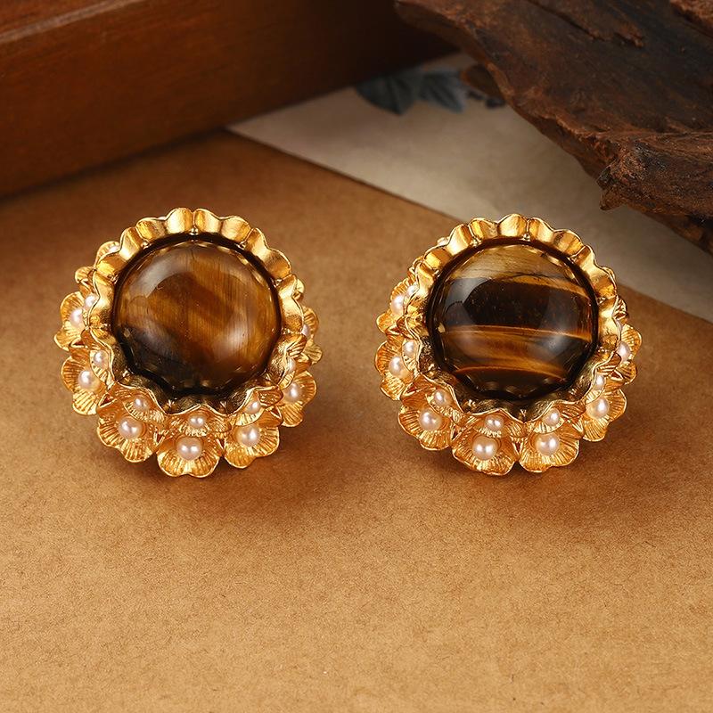 Pearl flower stud earrings retro news temperament 925 earrings women's 2026 new high-end summer light luxury French earrings