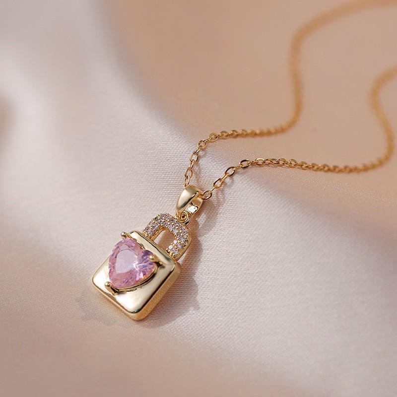 Women's Fashion Heart Pendant Necklace - Elegant, Simple Design, Versatile Clavicle Chain Jewelry