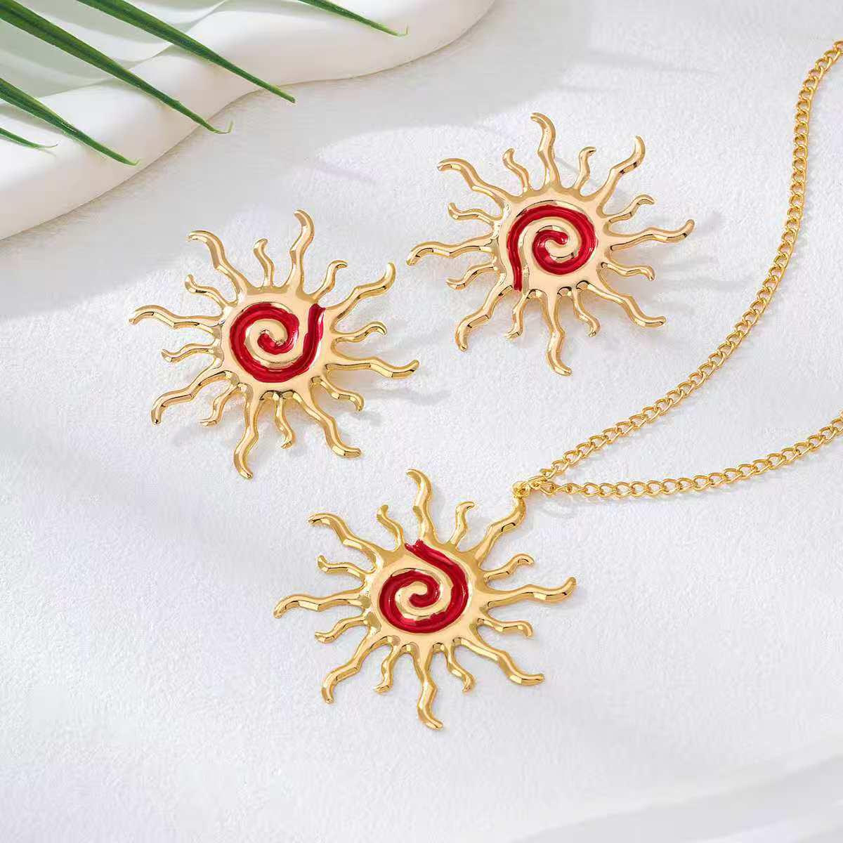 Набор украшений из 3 предметов: ретро-ожерелье и серьги со спиральным солнцем