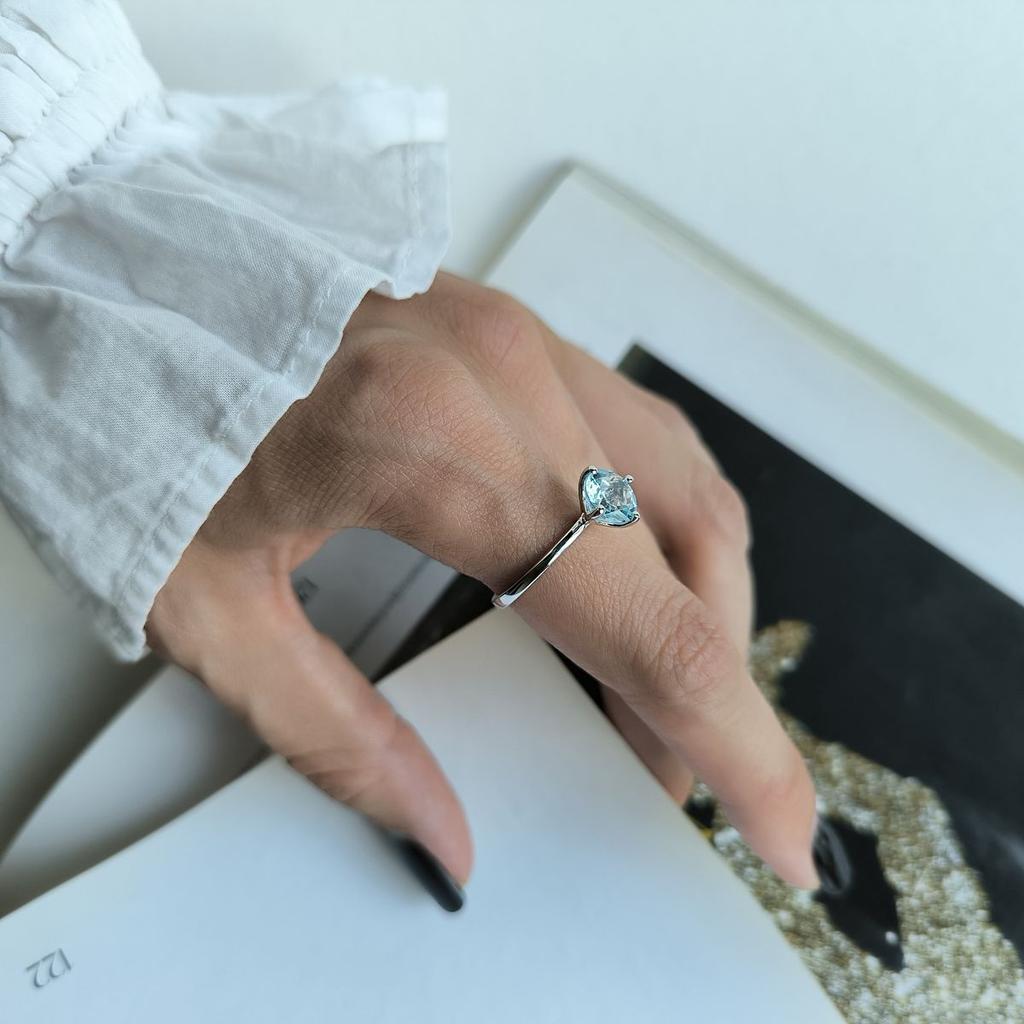 Silver Ring with Natural Topaz 2.219ct, Item Weight 2.29 Gr (2188216)