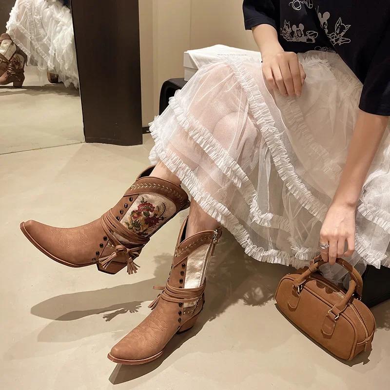Retro Embroidered V-Neck Fashion Boots Women's Square Toe Large Size Autumn Winter New Style Side Zipper Rough Wood Heel
