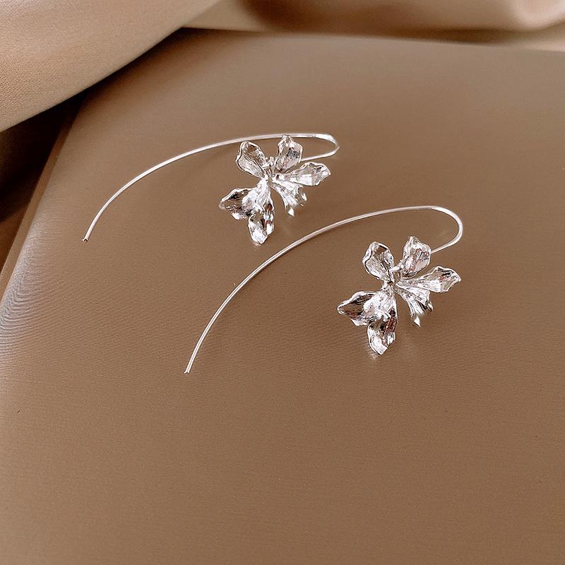 Silver Needle High-End Tassel Earrings – Elegant, Fashionable, Simple Design with a Unique Touch.