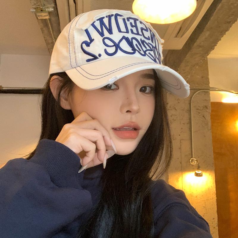 Blogger Niche White Cap Female Soft Top Retro Embroidered Couple Baseball Cap Showing Small Face