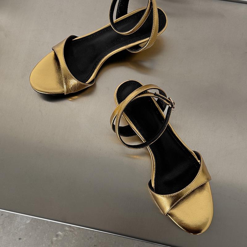 

Niche leather cat heel open-toed sandals women s 2025 new French retro simple stiletto shoes with one word 39 золотий