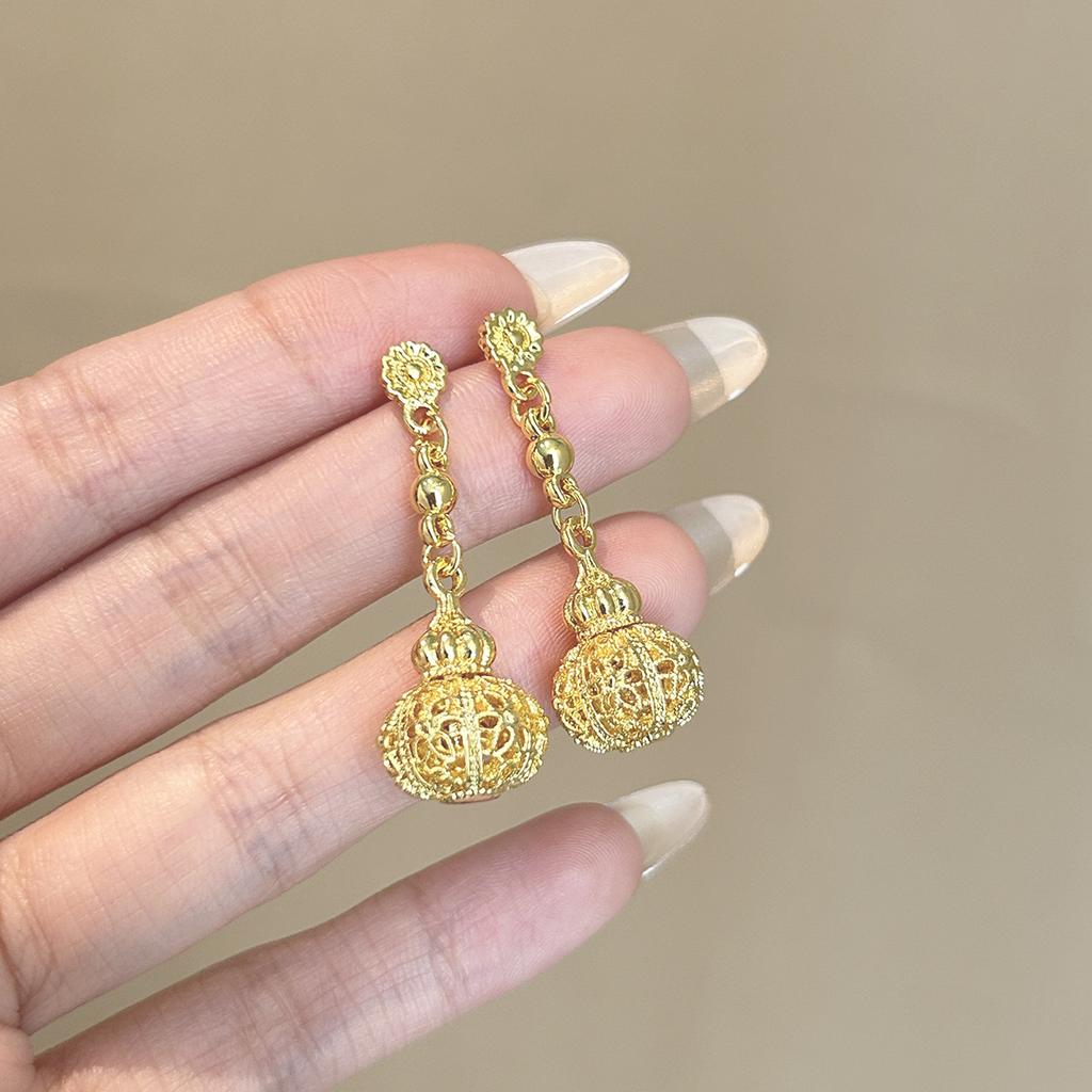 Traditional Chinese style retro earrings, fashionable and simple earrings, unique and refined earrings for women