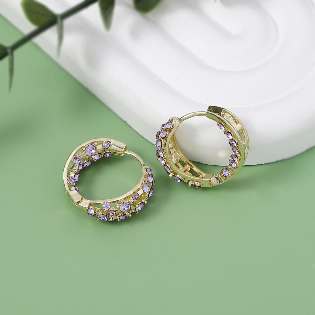 

Korean version of Ziqi Donglai, exquisite light luxury inlaid with zircon hollow round ear buckles, simple and versatile party shows temperament фіолетовий