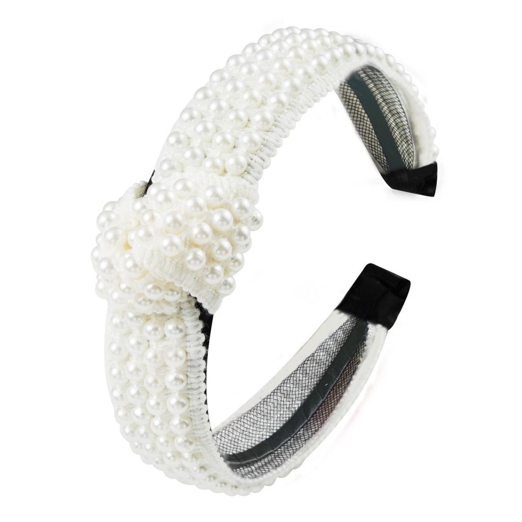 A large pearl fashionable, trendy and simple wide-edge pearl hair band is selling well. Hair clips, hair bands and hair accessor