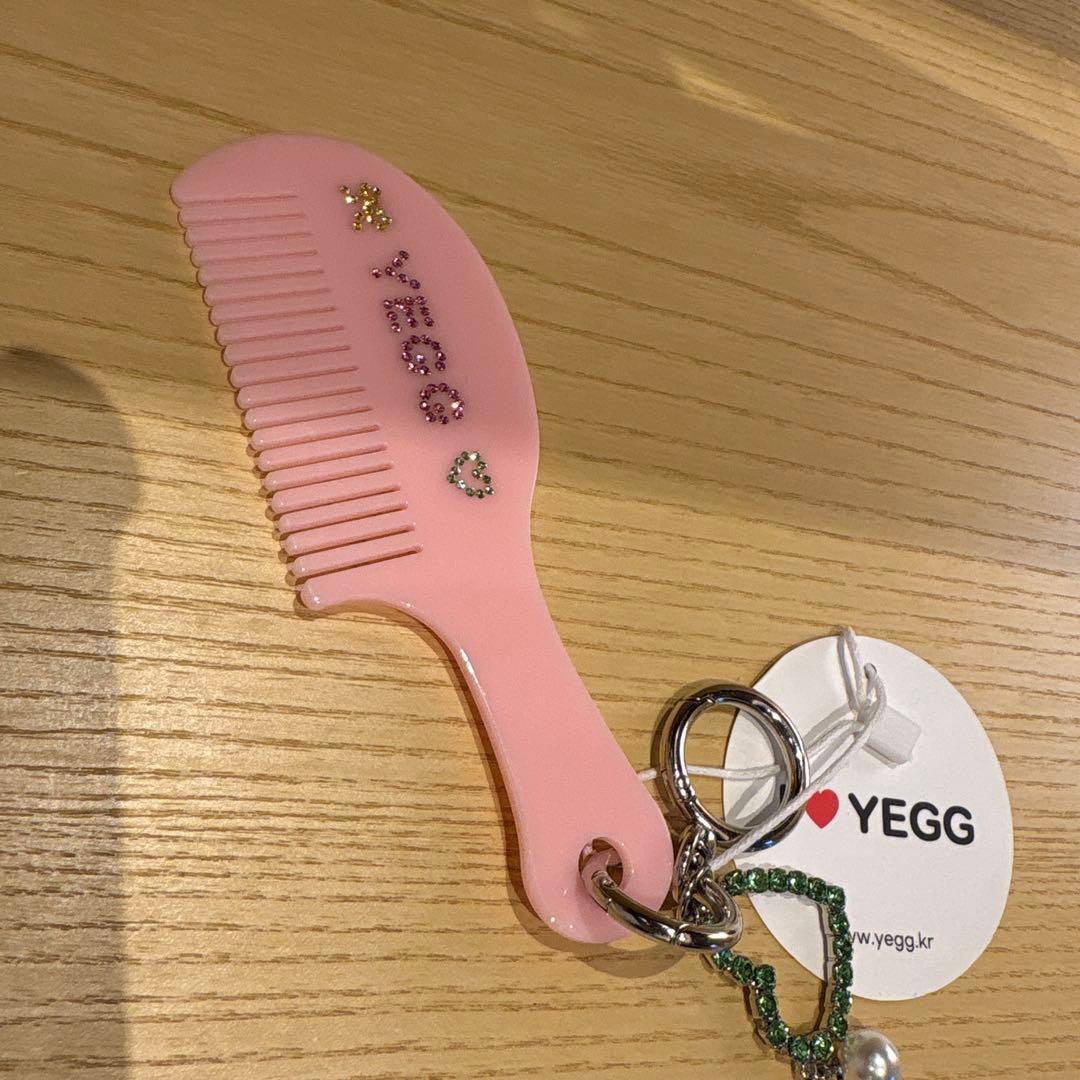 

[USED] YEGG Pink Comb with Keychain