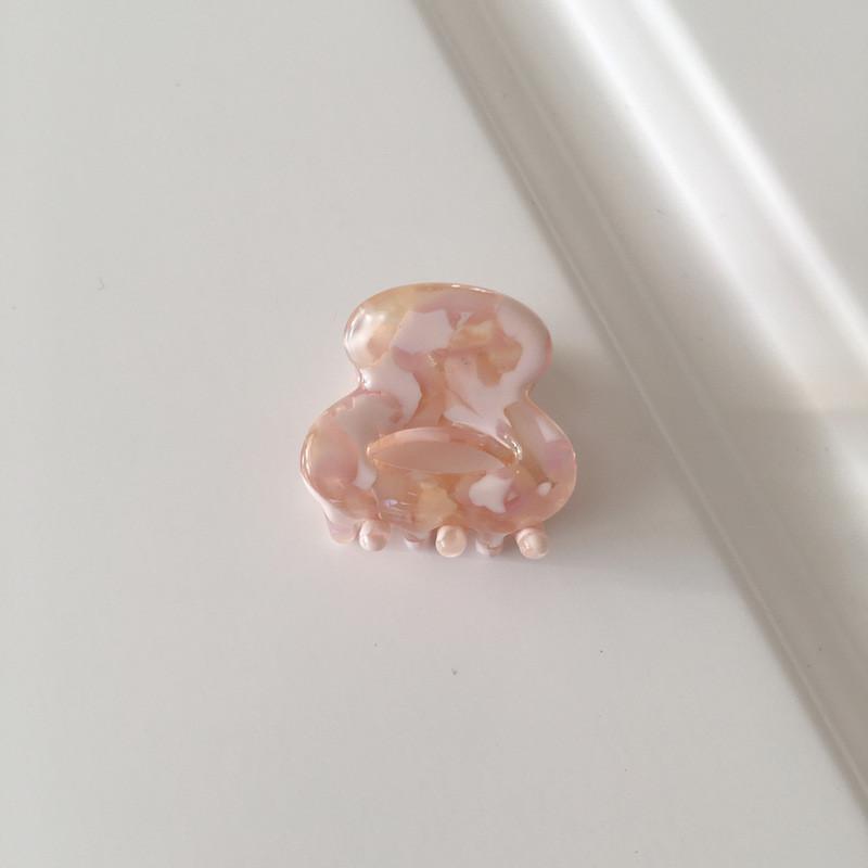 Charming Floral Patterned Hair Claw Clip For Chic Fashionable Women In Vibrant Colors