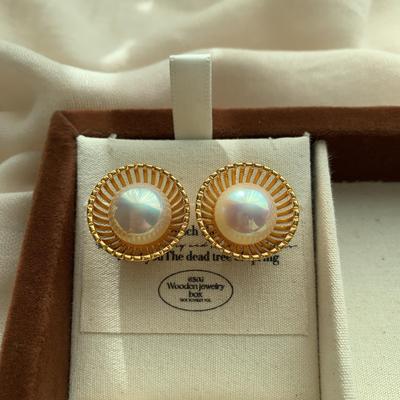 Metal Sun Radiation Pattern Pearl Stud Earrings Retro Elegant Exquisite Soft Three-Dimensional Commuter Earrings