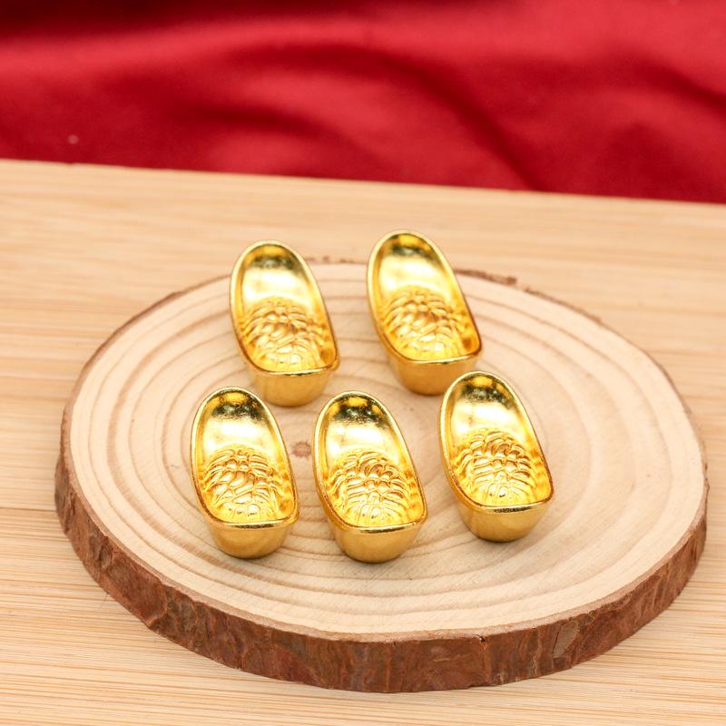 Handcrafted Mini Gold Alloy Ingots: Creative Decorative Cylinder Ornaments for Office