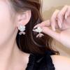 Boucles d'Oreilles Clous Fleur en Métal Français Élégantes pour Femmes - Haut de Gamme, Tendance, Polyvalentes, Style Cool