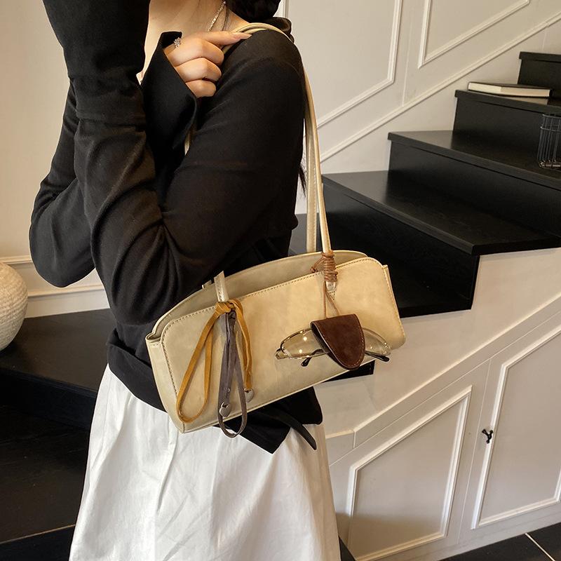 Large-capacity retro French underarm bag women's 2025 new versatile foreign fashion shoulder bag portable tote bag