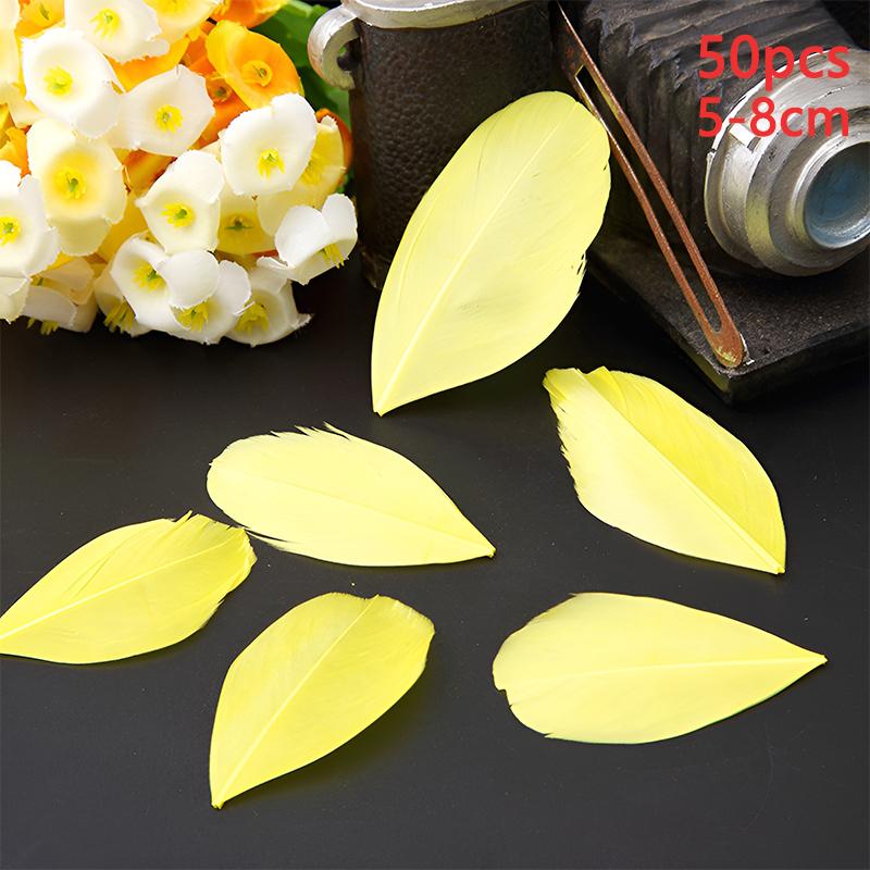 50Pcs Feathers Decoration Small 5-8Cm Mixed Colors For Crafts Clothing Red Green Hats Blue Black White Wedding Trim Piume Goose