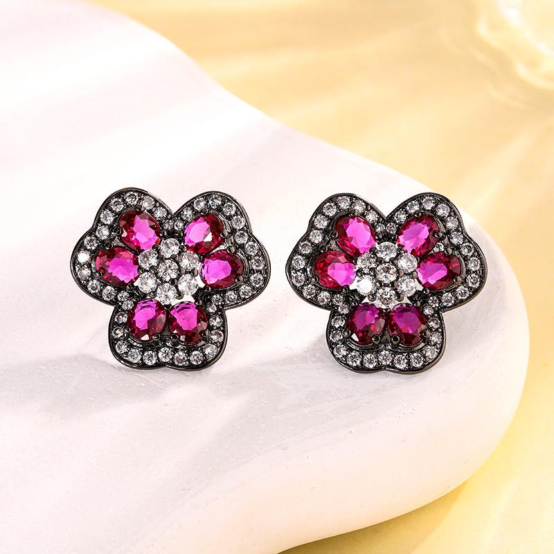 

Ювелирные изделия Медное основание Позолоченное Имитация Красного Корунда Розовый Темперамент Легкая Роскошь Костюм из Черного Золота Женский