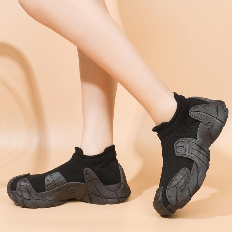 Spring new parent-child shoes fashionable versatile couple sports casual shoes women's flying woven breathable soft-soled socks shoes