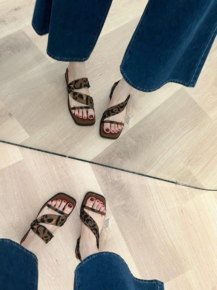 

Wedge heel French one-word with open-toed sandals women 2025 new two-wear sandals women summer wear leopard print one-word slippers 40 цветной печати леопарда