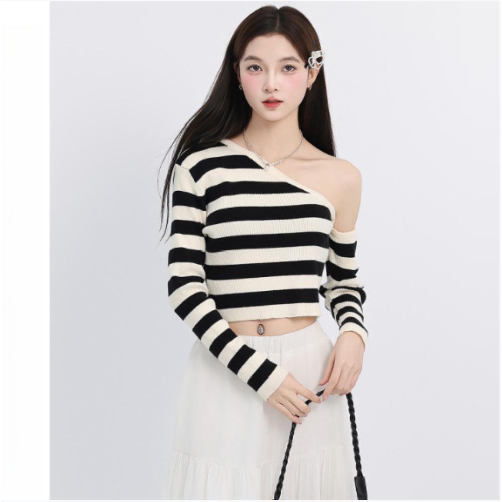 Retro Color-blocking Striped Off-the-shoulder Long-sleeved Knitted Sweater for Women's Autumn Base Layer, Slimming and Form-fitting Short Top