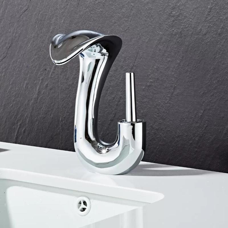 Gold Creative Wash Basin Faucet Hot and Cold Bathroom Sink Taps Single Hole Toilet Bathroom Faucets Brass Deck Mounted Water Tap