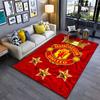 Dywanik z logo Manchester United odpowiedni jako mata antypoślizgowa do salonu lub sypialni przy sofie
