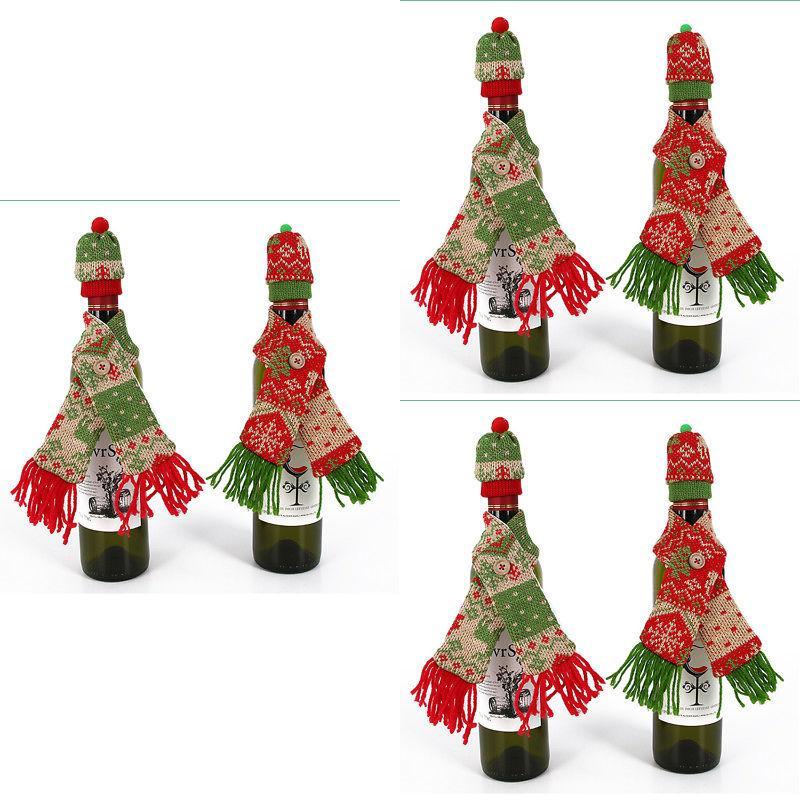 Weihnachtsflaschenüberzug mit Wollschal und Mütze für festliche Weinpräsentation